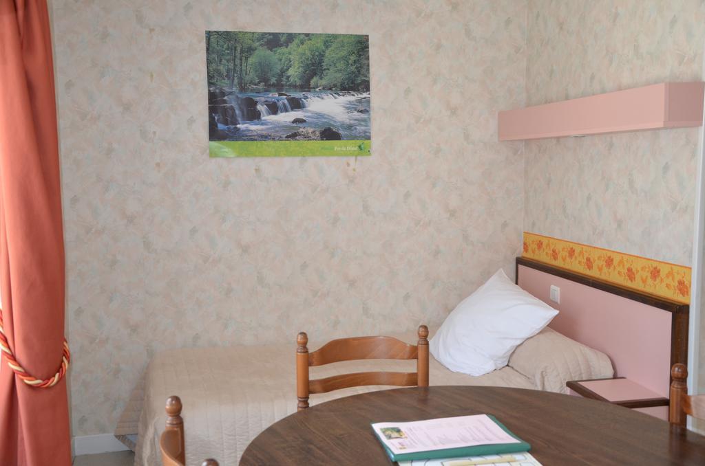 Logis Auberge De L'Allagnonette Saint-Poncy Bagian luar foto